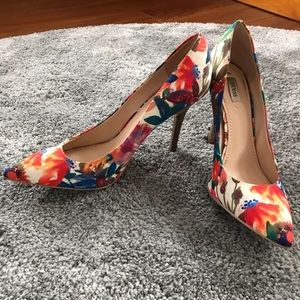 Guess Floral Heels ✨ Worn Once ✨